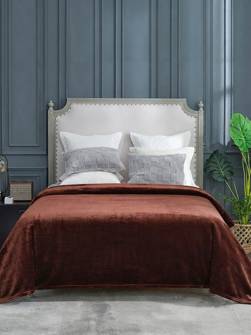 Lightweight Cloudy Mink Blanket | Silky-Soft All-Season Comfort & Breathable Design