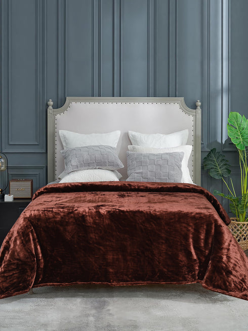 Light weight Cloudy Mink Blanket Silky-Soft all Season Blanket.