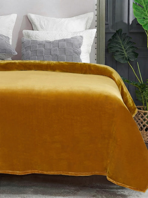 Lightweight Cloudy Mink Blanket | Silky-Soft All-Season Comfort & Breathable Design