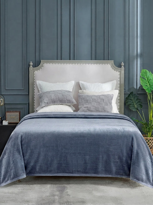 Lightweight Cloudy Mink Blanket | Silky-Soft All-Season Comfort & Breathable Design