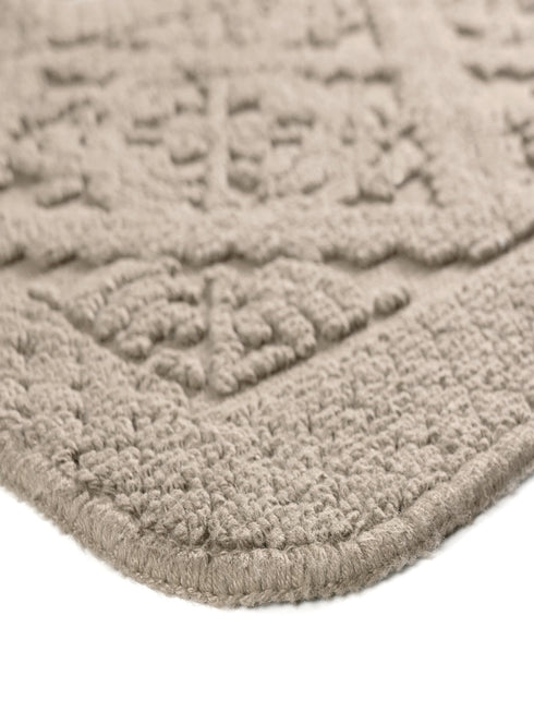 White bathmat