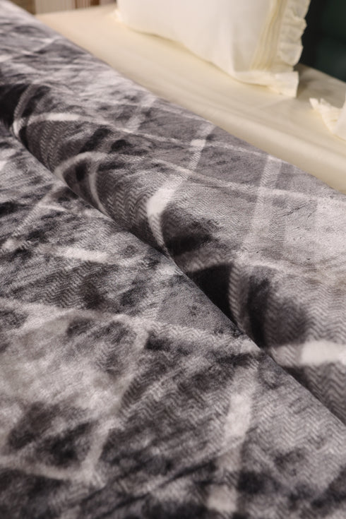 Scott Lightweight All Season Mink Blanket