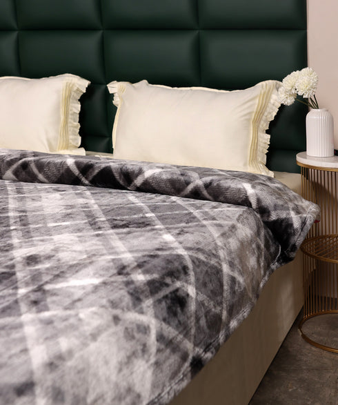 Scott Lightweight All Season Mink Blanket