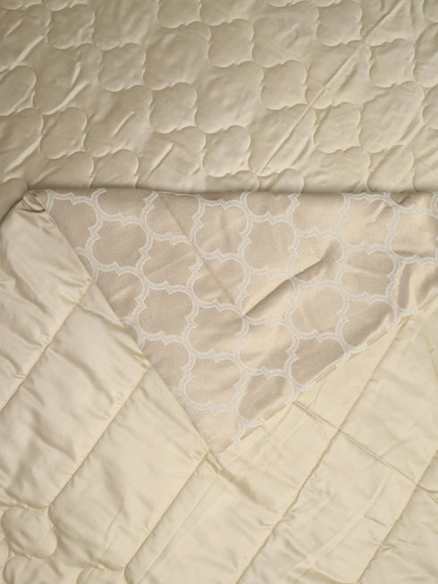 NOOR All Season Medium Weight Reversible Quilt/ Comforter