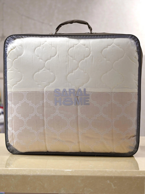 NOOR All Season Medium Weight Reversible Quilt/ Comforter