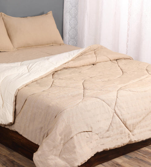 Buy 4 PC COMBO 1 Bedsheet90x100 +2 Pillow covers+ Quilts90x100 Online