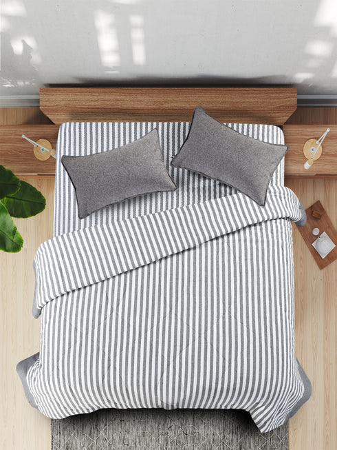 Saral Home 4 PC COMBO 1 Bedsheet90x100 +2 Pillow covers+ Quilts90x100